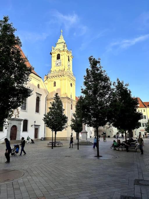 Luxurious And Royal Apartment In The Old Town Bratislava Exterior photo