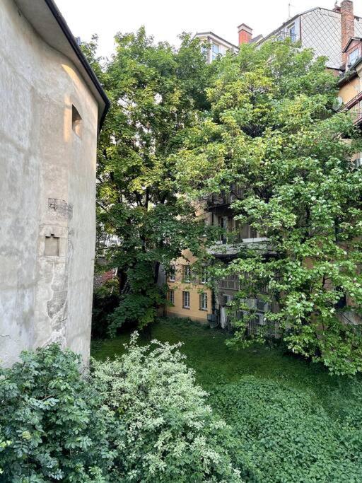 Luxurious And Royal Apartment In The Old Town Bratislava Exterior photo