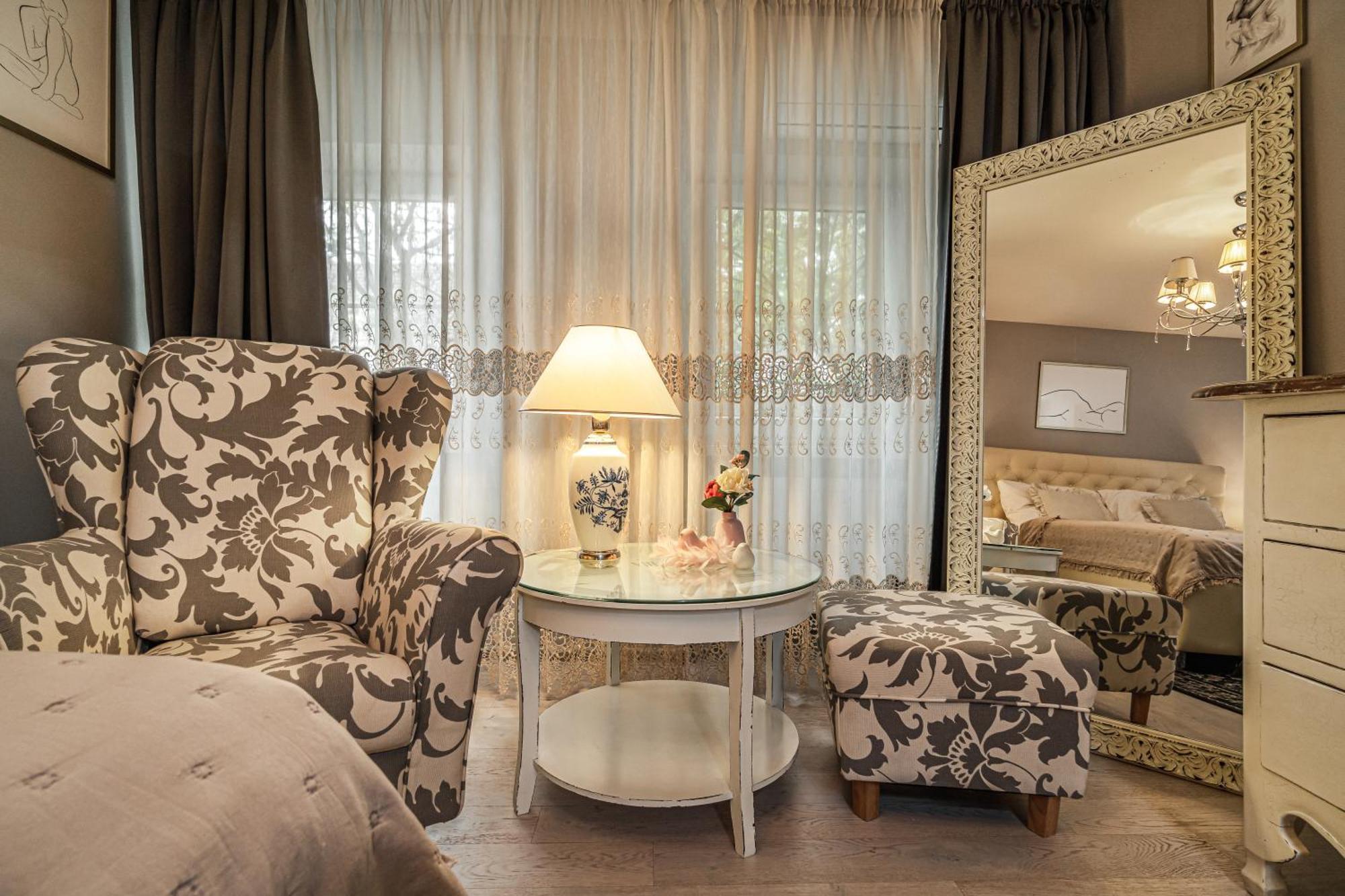 Luxurious And Royal Apartment In The Old Town Bratislava Exterior photo