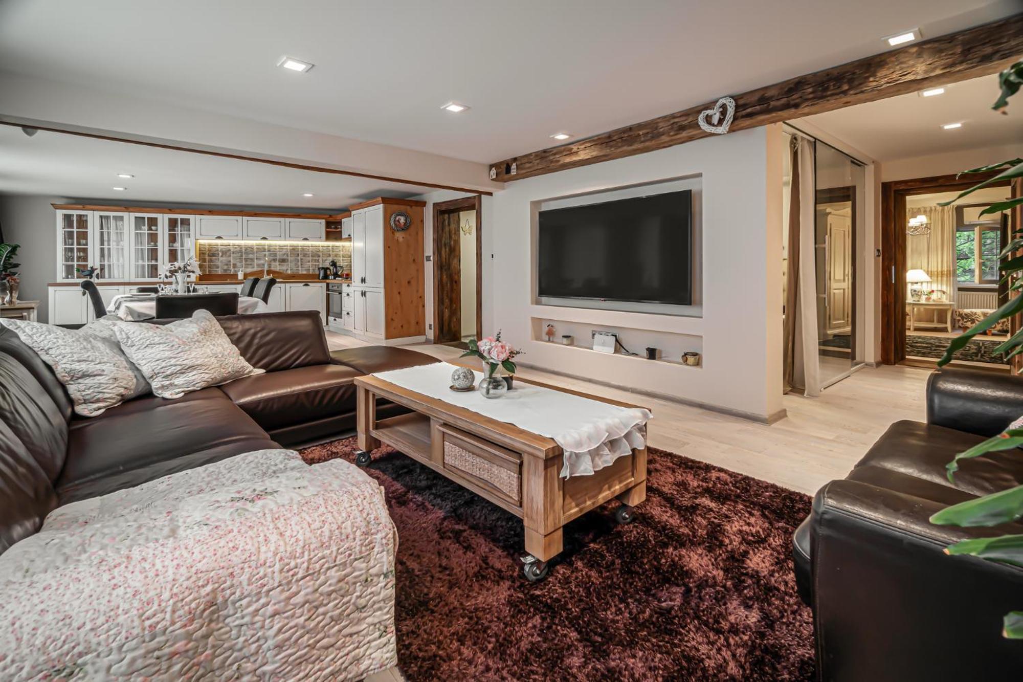 Luxurious And Royal Apartment In The Old Town Bratislava Exterior photo