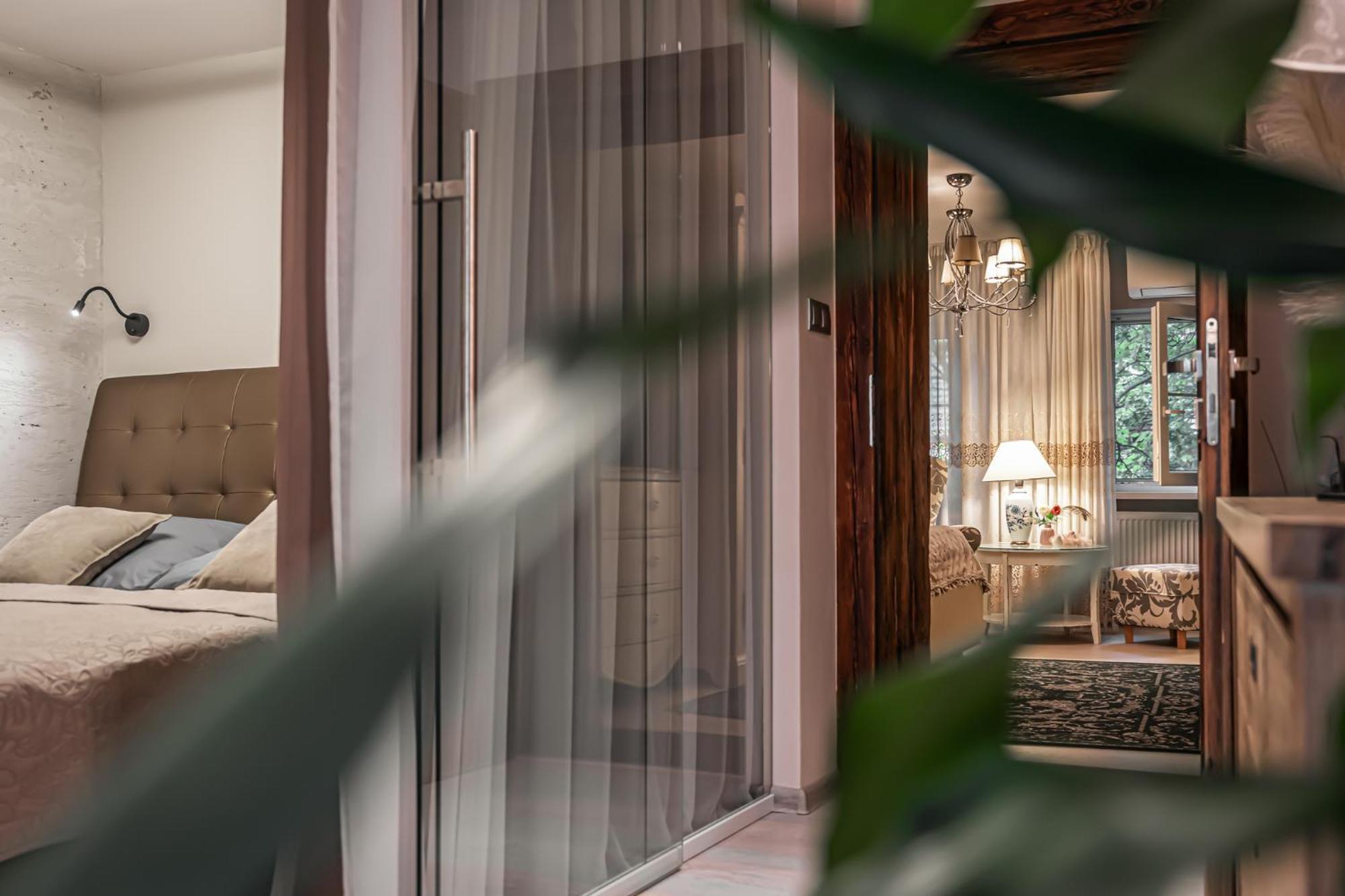 Luxurious And Royal Apartment In The Old Town Bratislava Exterior photo