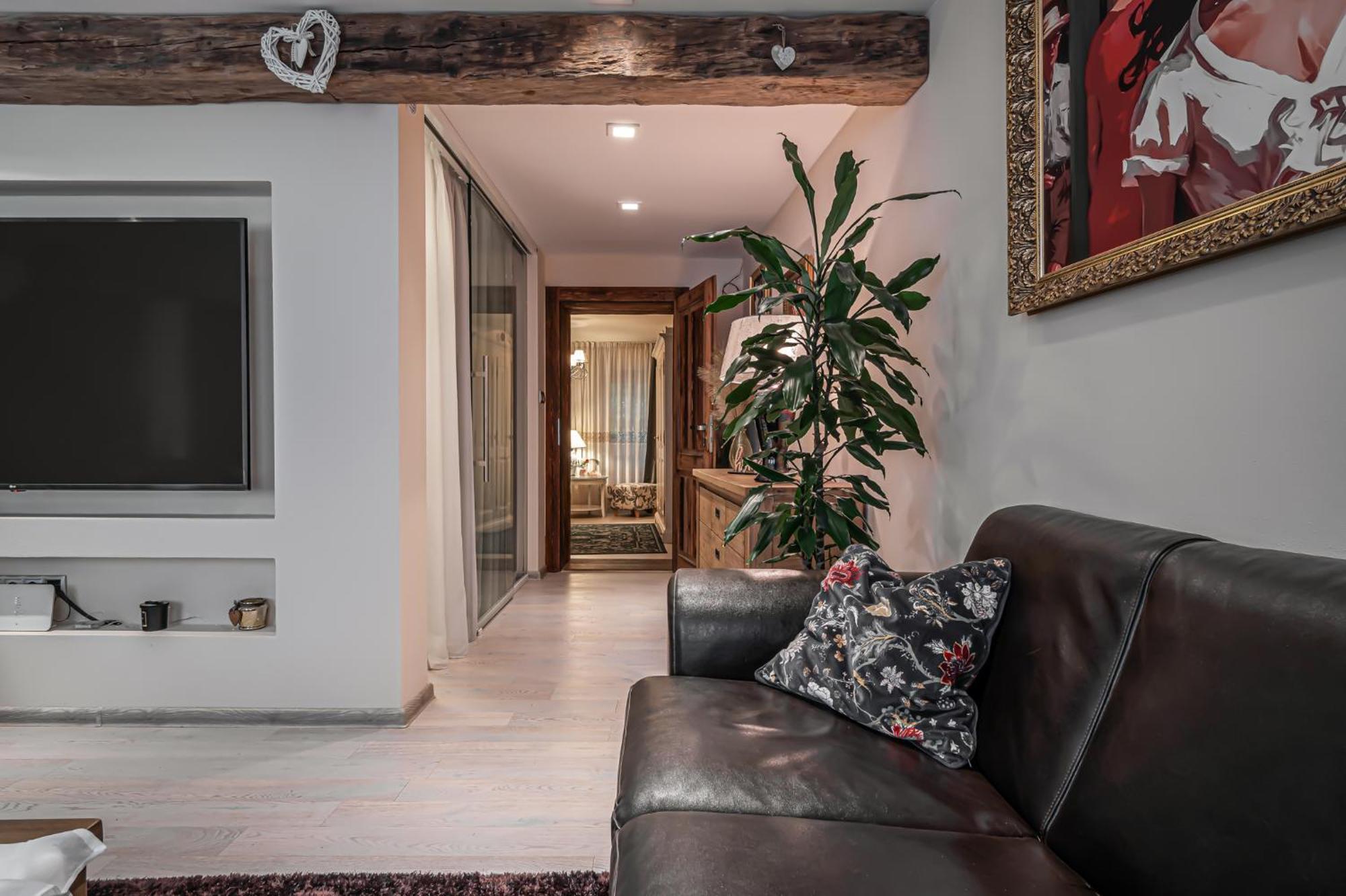 Luxurious And Royal Apartment In The Old Town Bratislava Exterior photo