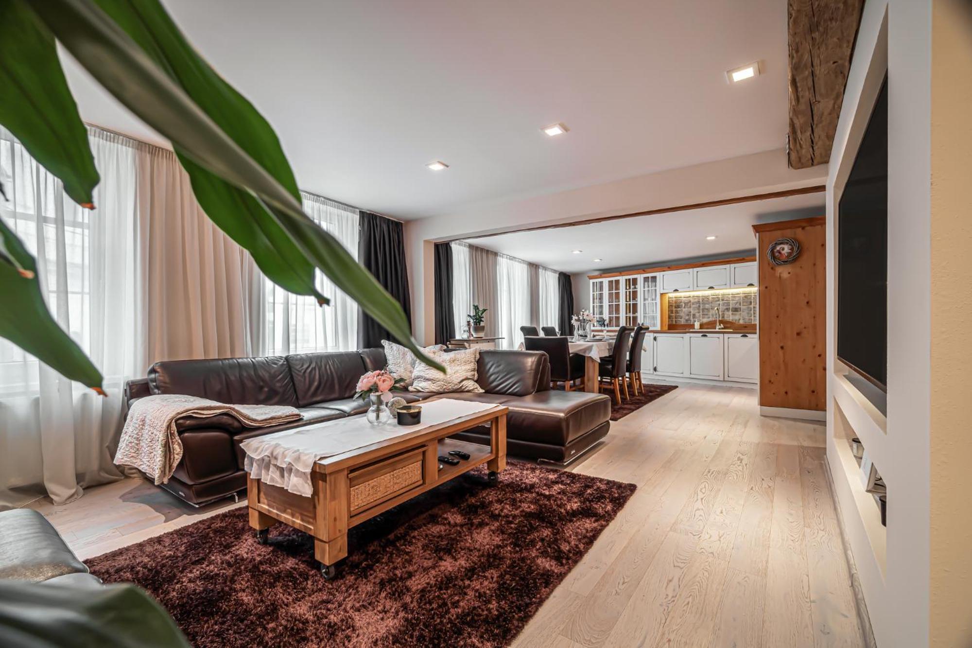 Luxurious And Royal Apartment In The Old Town Bratislava Exterior photo