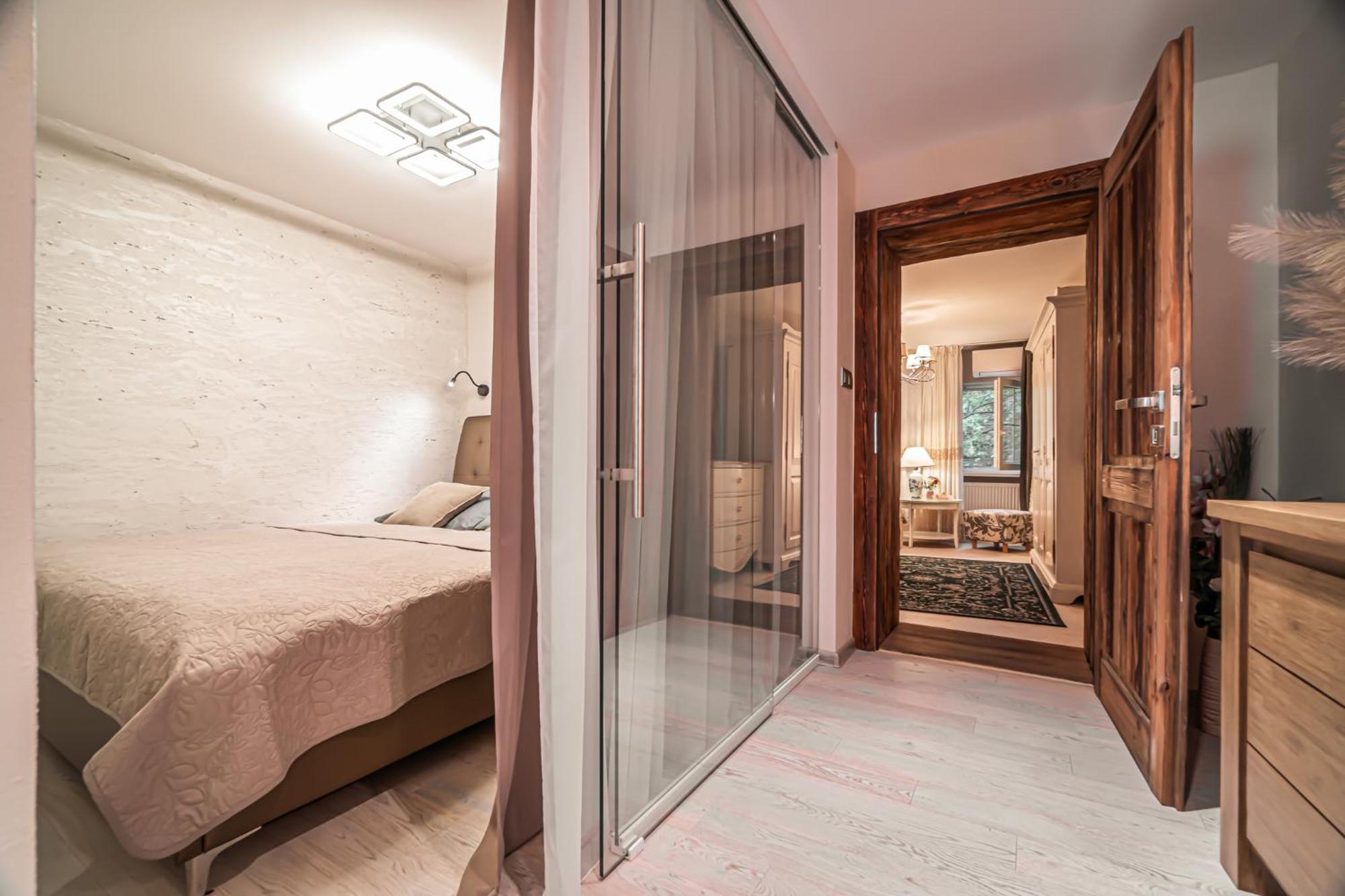 Luxurious And Royal Apartment In The Old Town Bratislava Exterior photo